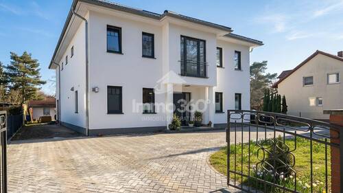 Einfahrt / Haus außen - 