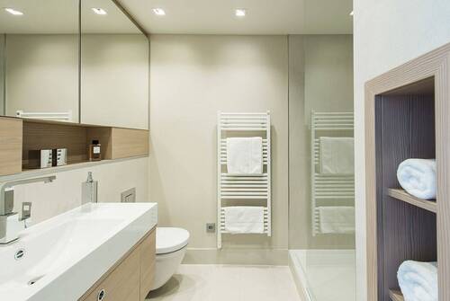 2014-07-09 MÜ 8 - Badezimmer.jpg - Etagenwohnung mit 41,60 m&sup2; in Frankfurt am Main zur Miete