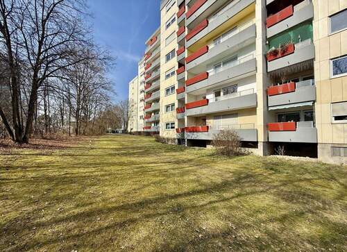 gepflegter Garten zur Wohnanlage - 