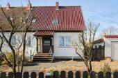 Hausansicht (1) - Zuhause im Grünen - Moderne Doppelhaushälfte mit Wärmepumpe und großzügigem Grundstück im Havelland