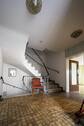 Flur mit Treppenhaus - 