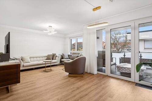 Wohnzimmer - Modern & stilvoll: 2-Zimmer-Wohnung mit Balkon