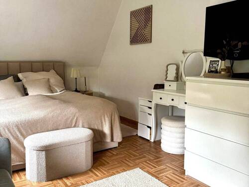 Schlafzimmer 1 im OG.
- 