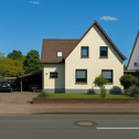 Frontansicht.png - Freistehendes 1-Familienhaus auf großzügigem Grundstück
