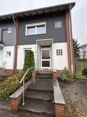 Vorderansicht - 5 Zimmer Reihenendhaus in Hannover