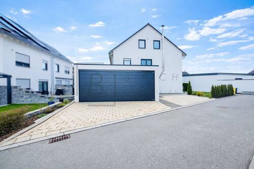 Hofeinfahrt - 5 Zimmer Doppelhaushälfte zum Kaufen in Bad Schussenried