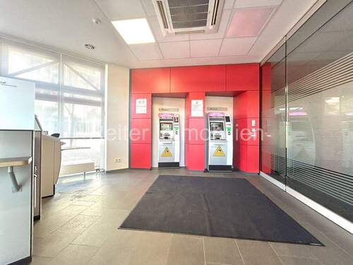 Vorraum des Schalterraums - 