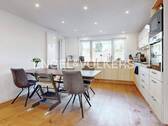 Wohnküche als zentraler Ort für die Familie - Top-sanierte 4,5-Zimmer-Wohnung mit Terrasse nahe Freiburg