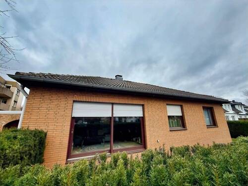 Vorderansicht - 4 Zimmer Bungalow zum Kaufen in Hannover