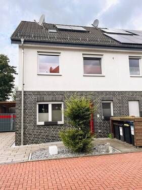 Außenaufnahme - Traumhaft moderne DHH am Ende einer Sackgasse mit viel Platz für die Familie!