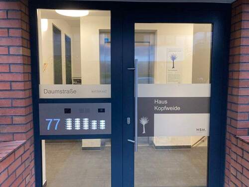 Hauseingang - 1 Zimmer Etagenwohnung zur Miete in Berlin