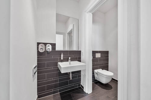 WC-Bereich Damen - Büro mit 176,00 m&sup2; in Hamburg zur Miete