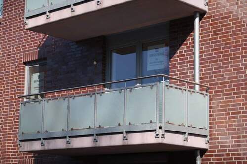 Balkon mit Verkaufsschild.JPG - 4 Zimmer Etagenwohnung in Hamburg