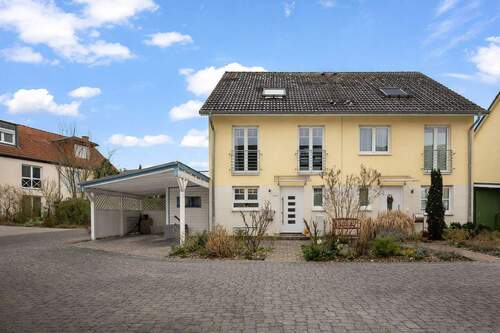 Nordansicht - 4 Zimmer Doppelhaushälfte zum Kaufen in Bad Vilbel