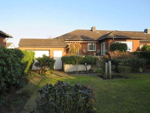 Rückansicht - Sehr gepflegte Doppelhaushälfte im Bungalowstil mit Hausgarage, Garage und schönem Garten in Osterwald O.E.