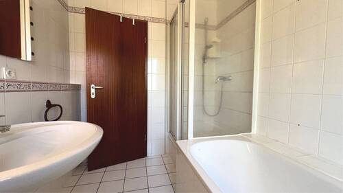 Wanne und Dusche - 