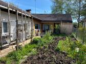 Südansicht und Garten - Herrlicher Bungalow mitten in der Ortschaft Amerang