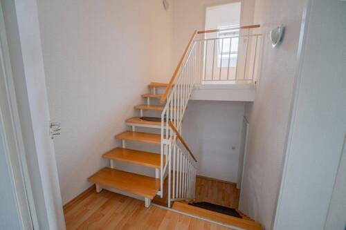 Treppe Kinderzimmer zu Bad - 