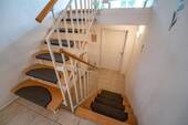 Treppe nach Eingang - 