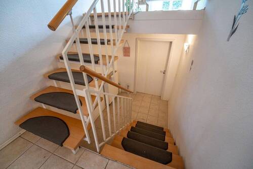Treppe nach Eingang - 