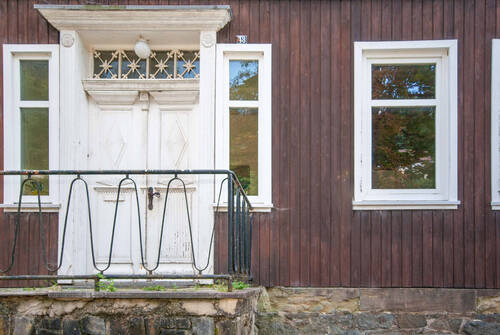 Haustür - 8 Parteien plus Ausbaureserve - 450.000,00&nbsp;EUR Kaufpreis, ca.&nbsp; 738,00&nbsp;m&sup2;&nbsp;Wohnfl&auml;che