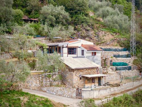 AP1009_01 TERRA ITALIA IMMOBILIEN_TERRA ITALIA IMM - Rustikales Landhaus in Südwestlage mit Ausbaupotenzial – eingebettet in die Hügellandschaft von Apricale TI AP 1009