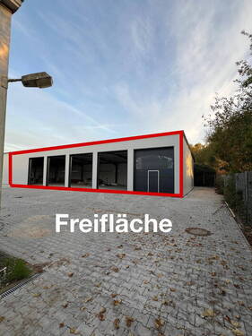 Freifläche vor den Lagern - 