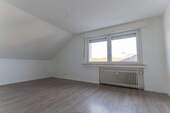 Schlafzimmer mit mod. Bodenbelag - Etagenwohnung mit 95,00 m² in Hagen zur Miete
