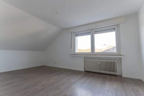 Schlafzimmer mit mod. Bodenbelag - Etagenwohnung mit 95,00 m² in Hagen zur Miete