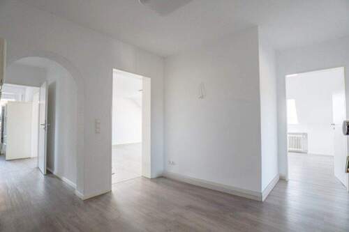 Großzügige Wohnungsdiele - 
