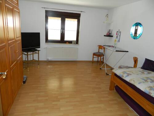 Kinderzimmer - 1 Zimmer Mehrfamilienhaus, Wohnhaus zum Kaufen in Frankenberg-Eder