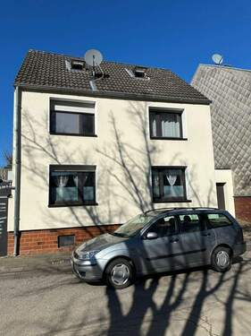 Straßenansicht - Kleines Einfamilienhaus mit Garten, Garage und Zusatzflächen in guter Lage von Düren-Birgel