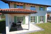 Hausansicht mit Terrasse - 5 Zimmer Einfamilienhaus zum Kaufen in Bruckmühl