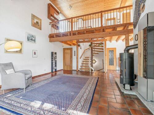 Blick hinauf zur Galerie - 