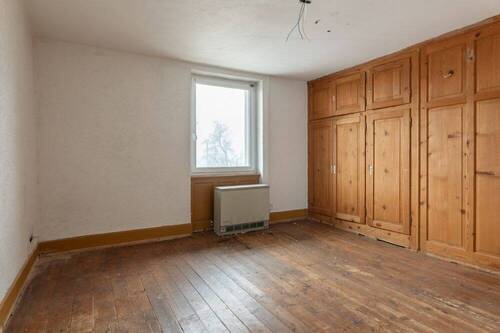 Zimmer mit Schrankwand OG - 