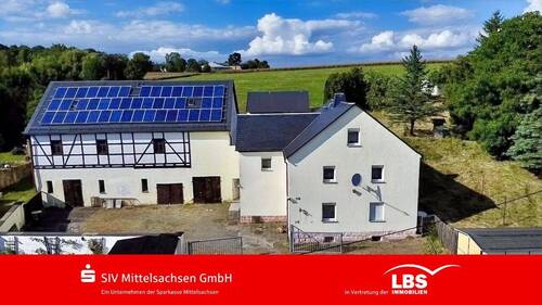 Außenansicht Luftbild - Solides, geräumiges Landhaus mit Scheune