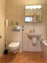 Badezimmer mit Wanne - 