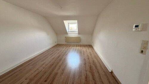 Großzügiger Wohnbereich - Etagenwohnung mit 70,00 m&sup2; in Frankfurt am Main zur Miete