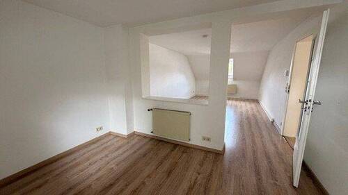 Zimmer mit Durchreiche - 