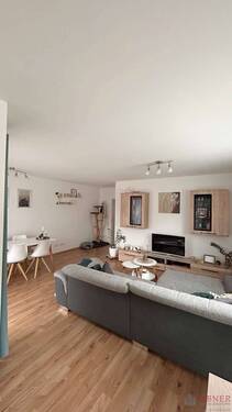 Wohn- und Essbereich - 3-Zimmer-Wohnung in Metten - 795,00&nbsp;EUR Kaltmiete, ca.&nbsp; 72,30&nbsp;m&sup2;&nbsp;Wohnfl&auml;che