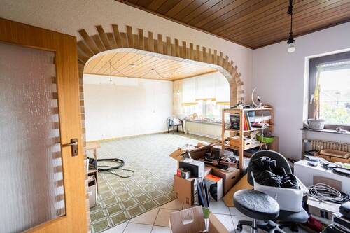 Wohnzimmer EG_ - 9 Zimmer Mehrfamilienhaus, Wohnhaus zum Kaufen in Höchheim