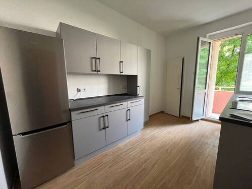 Küche mit Einbauküche - Etagenwohnung mit 70,60 m² in Zwickau zur Miete