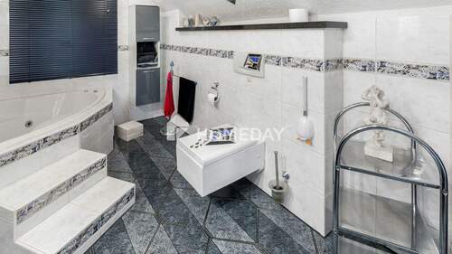 1. OG Badezimmer 3 - 