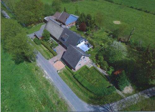 Luftbild - 9 Zimmer Mehrfamilienhaus, Wohnhaus zum Kaufen in Berne
