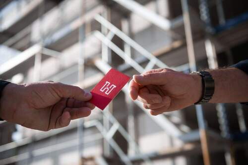 .. in guten Händen ! - Der etwas größere Baugrund zur sofortigen Bebauung !