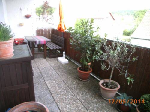 Balkom - Schöne 3,5 Zimmer Erdgeschosswohnung mit Balkon, Garten und Garage im Eisbergviertel
