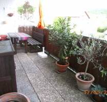 Schöne 3,5 Zimmer Erdgeschosswohnung mit Balkon, Garten und Garage im Eisbergviertel - Amberg
