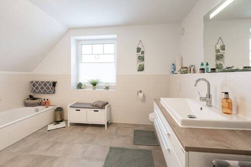 Blick ins Badezimmer - 