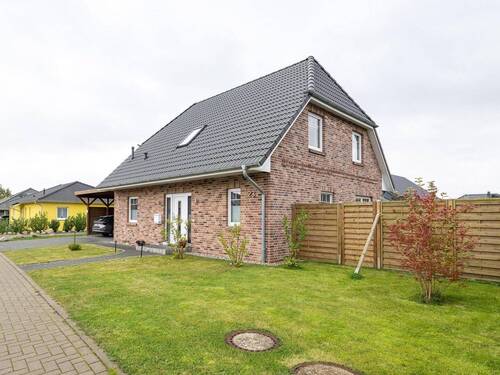 Frontansicht des Hauses - 4 Zimmer Einfamilienhaus in Damp