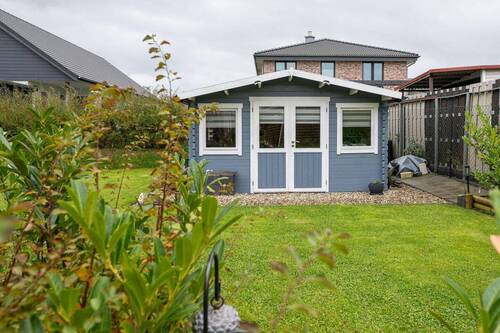 Blick auf das Gartenhaus - 